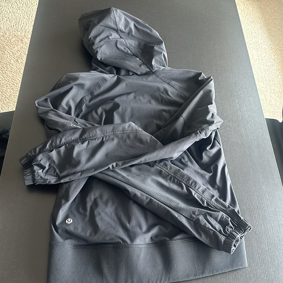 Lululemon Jacket - Picture 4 of 4